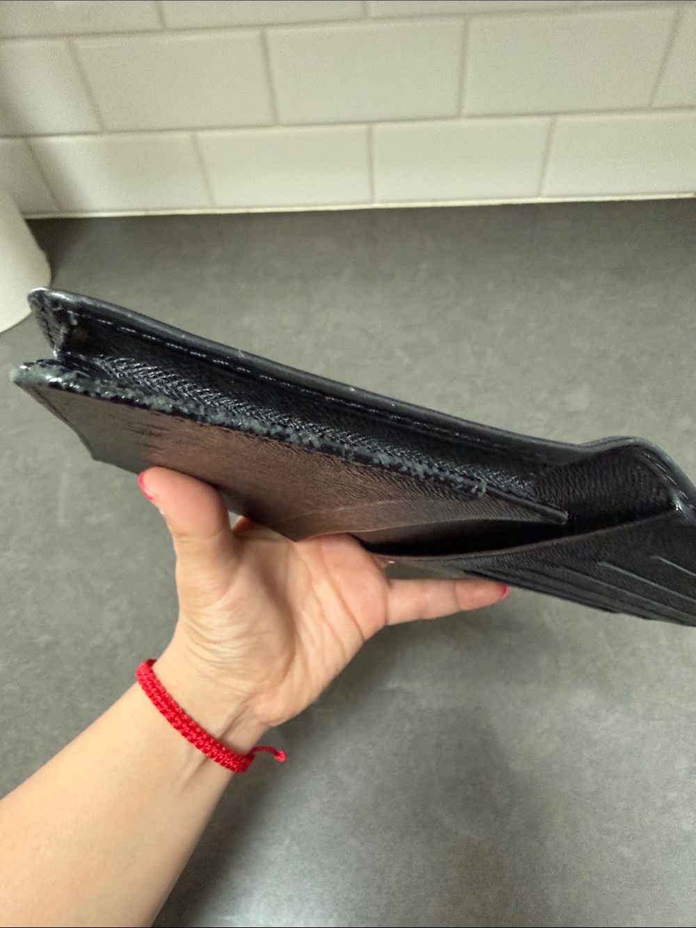 Louis Vuitton Vertical Wallet in black Epi 2006 - Picture 6 of 11